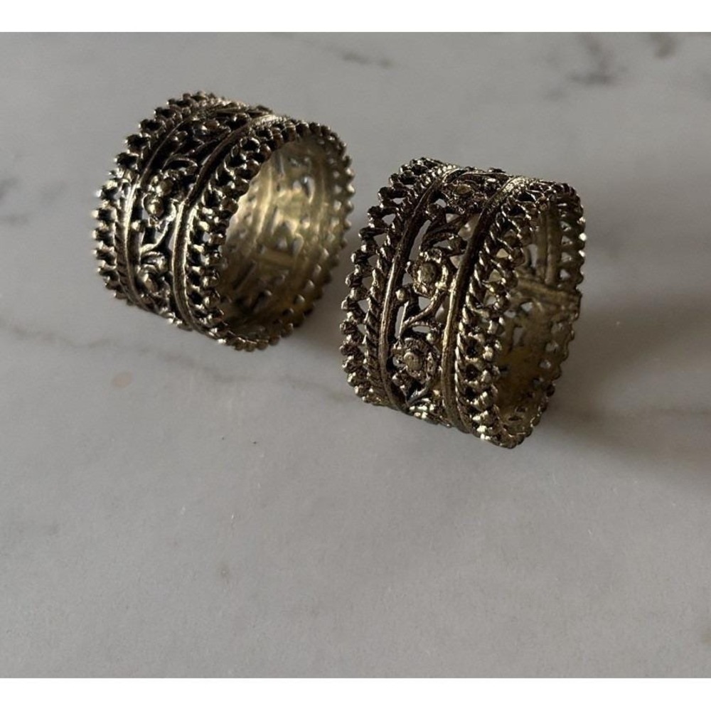 Set‎ of 2 Ornate Gold Tone Napkin Rings Filigree Scroll Vintage Style